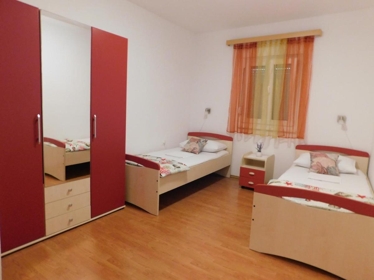 פג Apartmani Salus מראה חיצוני תמונה